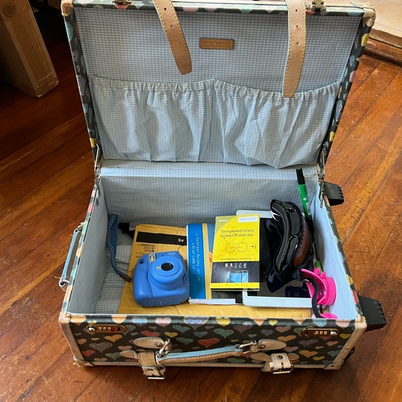 Dooney and Bourke vintage trunk suit case. Black with rainbow hearts. Rare! - Picture 3 of 3
